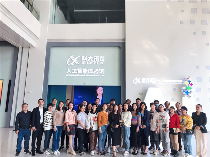 现代科技引领教育(图1)