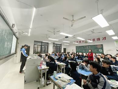 高一级部：三月春风暖，雷锋精神传(图1)