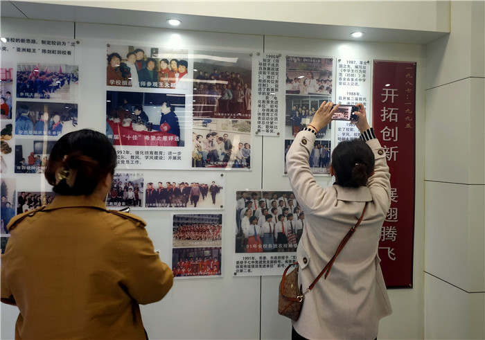 团委：参观合肥七中校史馆，薪火相传合肥团史(图2)