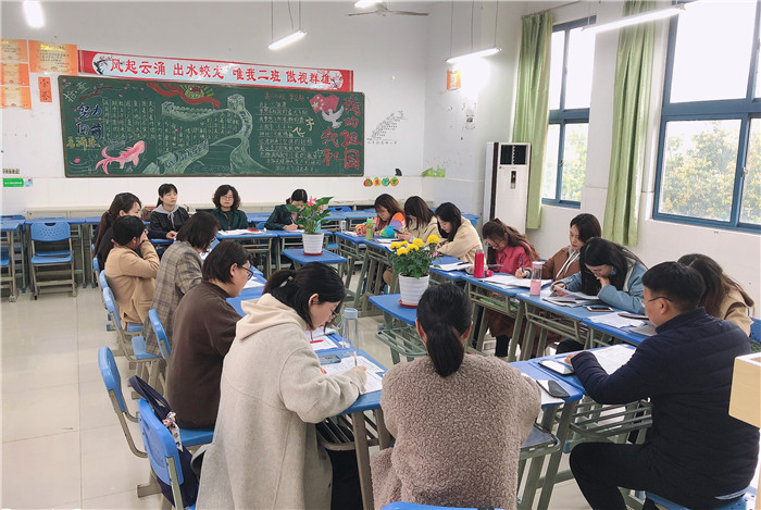 高三级部：齐心教研春风化雨，共同交流润物无声(图4)