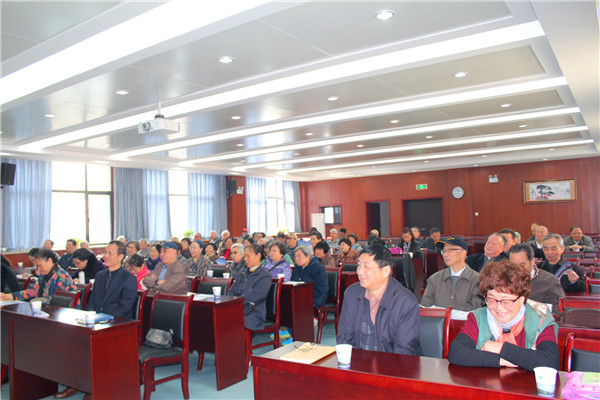 关心爱护老人,构建和谐校园(图2)