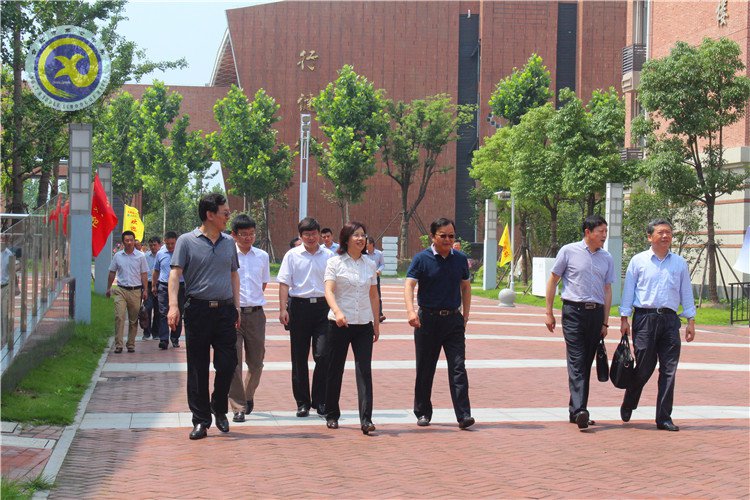 副市长吴春梅莅临七中检查中考准备工作(图1)