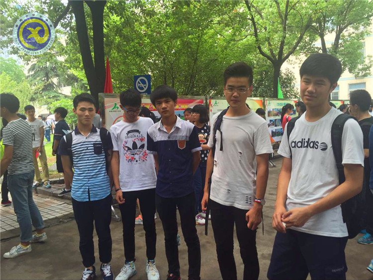 送考送信心 保驾递关心(图2)