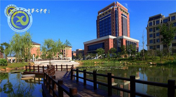 严慈相济 青春花开(图1)