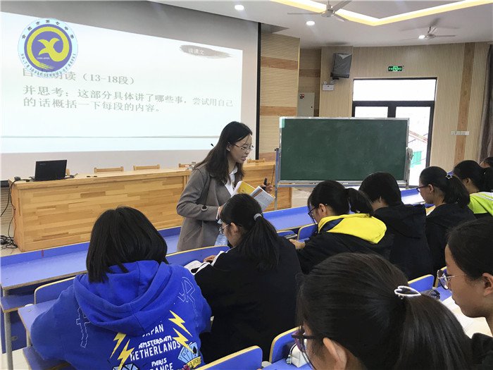 同课异构共唱英雄悲歌 名师讲座细谈长课短教(图5)