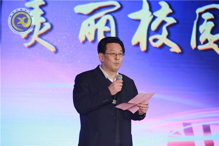 科技点梦想 文艺缀青春 芳华迎新年(图2)