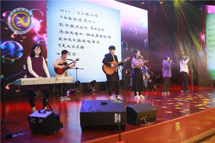 科技点梦想 文艺缀青春 芳华迎新年(图10)