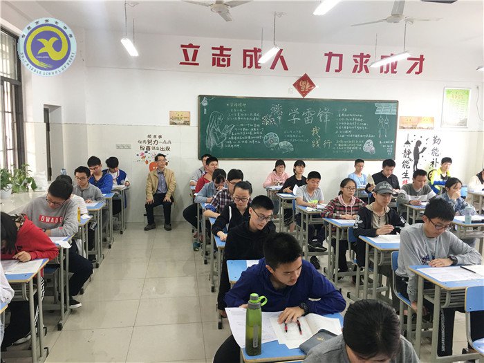 家长监考 共绘家校合作新篇章(图2)