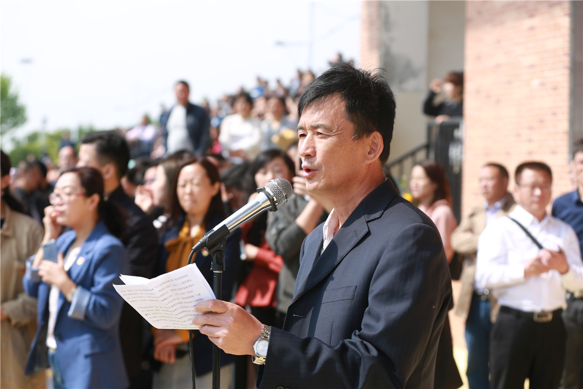 快闪唱响颂祖国  致敬青春燃激情(图6)