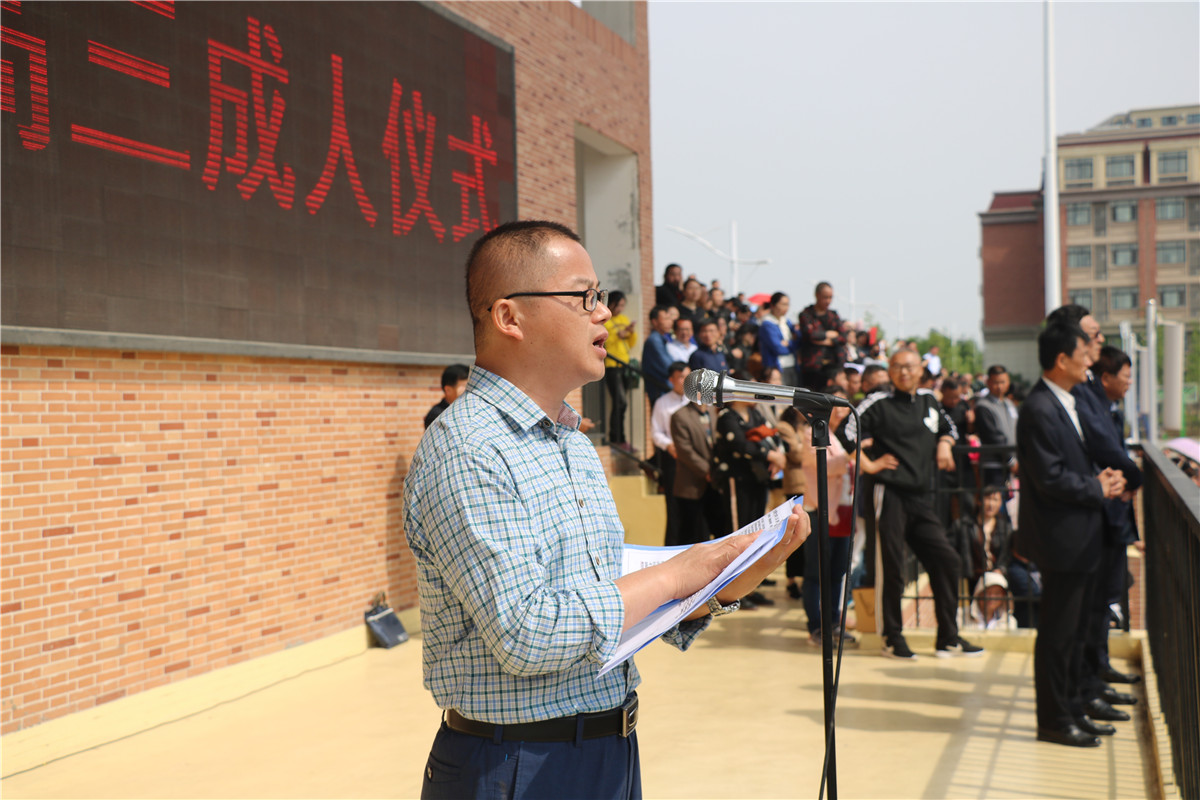 快闪唱响颂祖国  致敬青春燃激情(图8)
