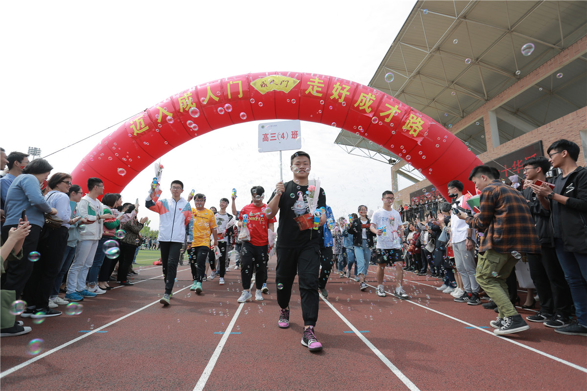 快闪唱响颂祖国  致敬青春燃激情(图14)