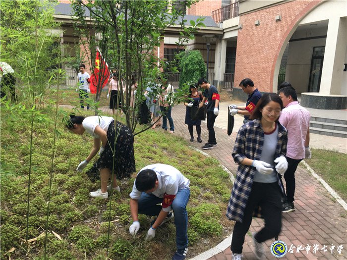 党员奉献展风采  志愿服务美校园(图3)