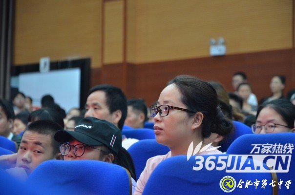 万家教育：合肥七中迎来1600名新生报到 除了夸学校好看他们还说了啥(图3)