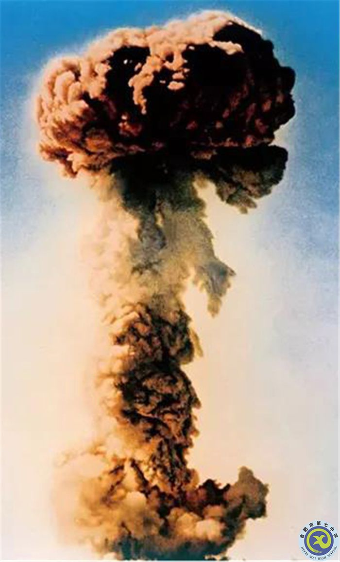 △1964年10月16日，中国第一颗原子弹爆炸成功.jpg