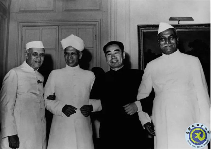 △1953年12月31日，周恩来接见印度政府代表团。.jpg