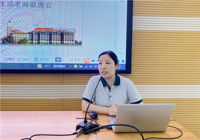 谢庆霞校长发表讲话.jpg