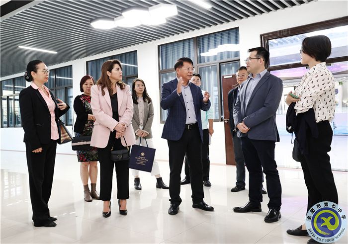 纳维教育集团代表团访问合肥七中(图3)