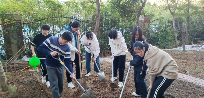 高二学生劳动教育1.jpg