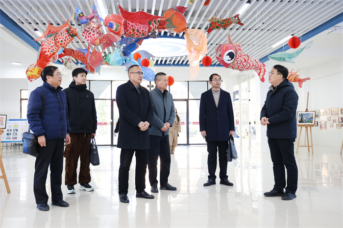 江苏省新星教育集团一行莅临合肥七中参观交流(图2)
