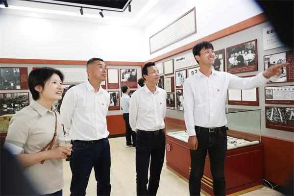 合肥七中行政党支部开展主题党日活动(图3)