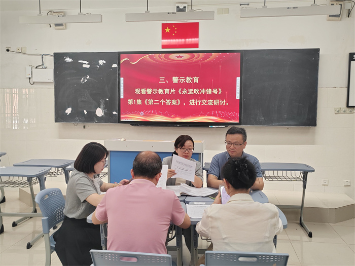 第一党支部召开支委会1.jpg