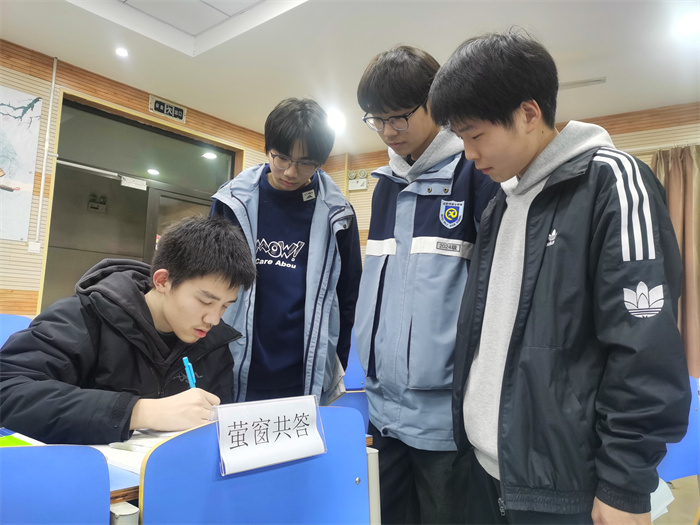 合肥七中 “萤窗共答” 点亮成长之路(图2)