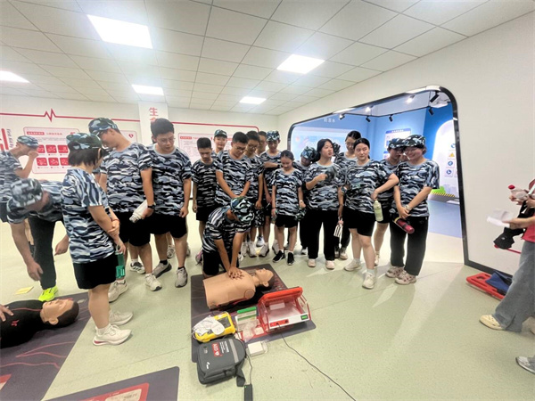 高一新生游园3.jpg 合肥七中扎实推进开学前后心理健康教育工作(图10)