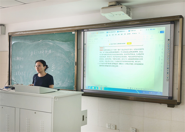 照片(陈芃芃).jpg 照片(陈芃芃).jpg