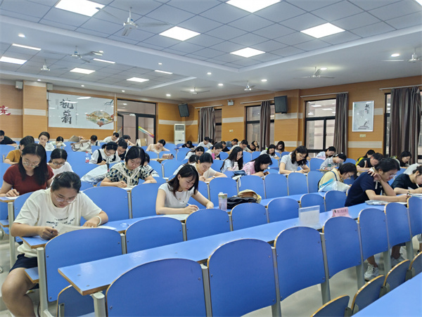 合肥七中举行青年教师基本功大赛(图2) 合肥七中举行青年教师基本功大赛(图2)