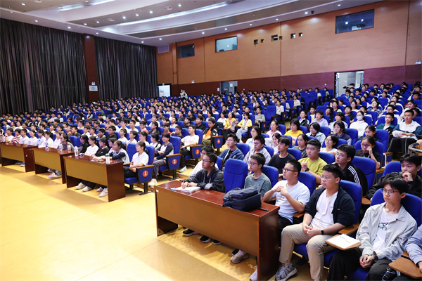 合肥七中第八期桃蹊大讲堂精彩开讲(图2) 合肥七中第八期桃蹊大讲堂精彩开讲(图2)