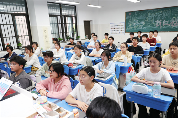 合肥七中“王庆平班”成功举办“学习王庆平烈士精神”主题班会(图4) 合肥七中“王庆平班”成功举办“学习王庆平烈士精神”主题班会(图4)