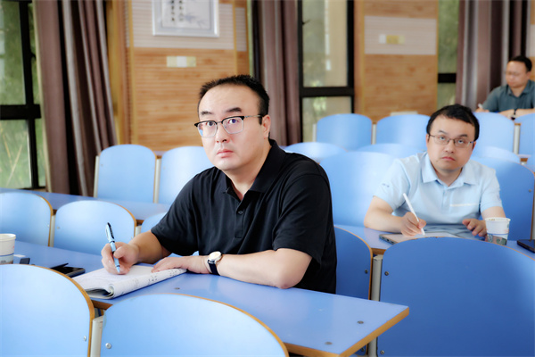 数学学科：校际联动促发展，交流互鉴谱新篇(图1)