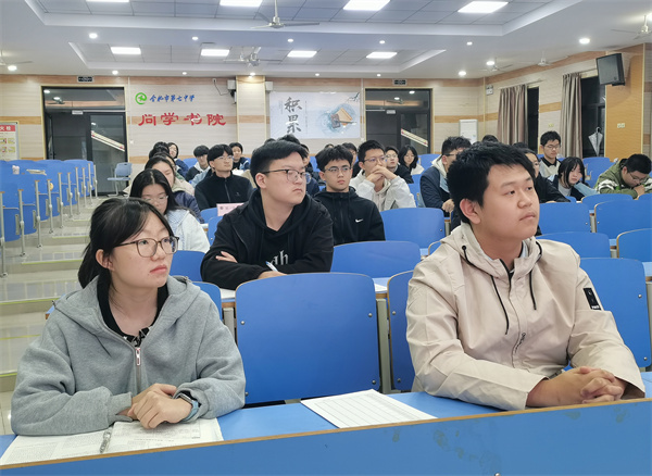 合肥七中高二年级召开学生自主管理会(图2) 合肥七中高二年级召开学生自主管理会(图2)