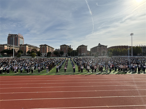 合肥七中举行2025-2026学年第八次升旗仪式(图1) 合肥七中举行2025-2026学年第八次升旗仪式(图1)