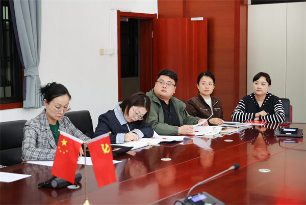 与会党员1.jpg 与会党员1.jpg