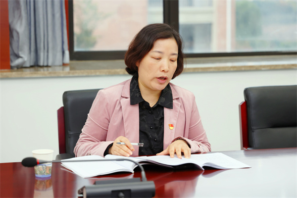 谢校.jpg 谢校.jpg