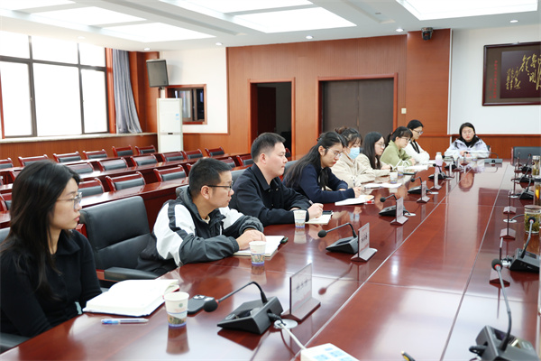 合肥七中召开青年教师座谈会(图2) 合肥七中召开青年教师座谈会(图2)