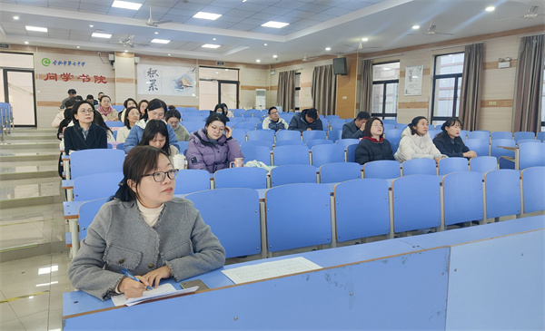 合肥七中高二年级召开期中考务会(图1)