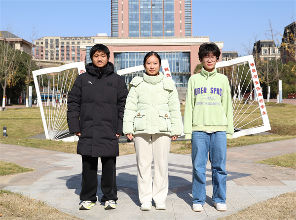 合肥七中学子在安徽省国际象棋锦标赛中勇创佳绩(图1) 合肥七中学子在安徽省国际象棋锦标赛中勇创佳绩(图1)