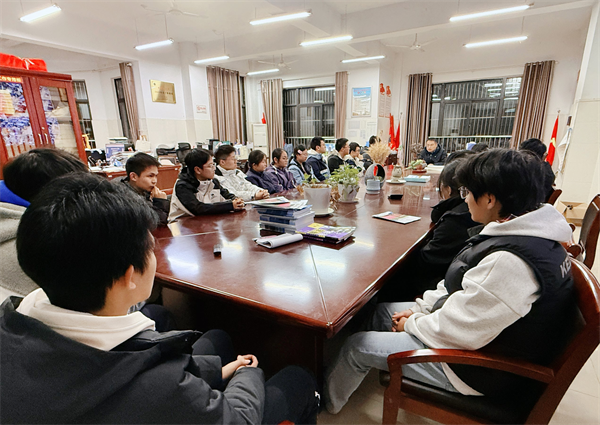 合肥七中高三年级召开分组团学生会议(图1)