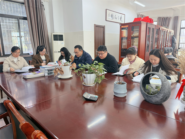 组团聚力!让教学做到“精准滴灌”(图1) 组团聚力!让教学做到“精准滴灌”(图1)