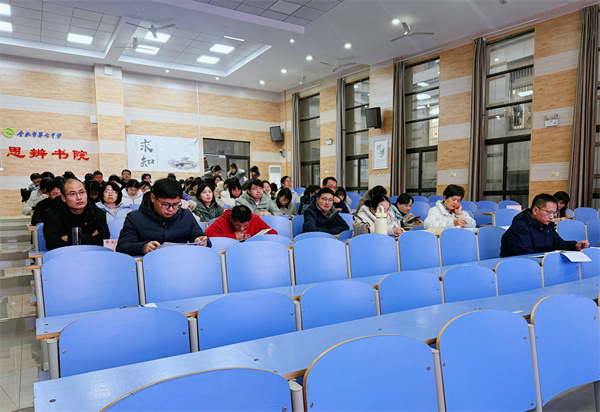 合肥七中高三年级召开阶段性学情分析会(图1) 合肥七中高三年级召开阶段性学情分析会(图1)