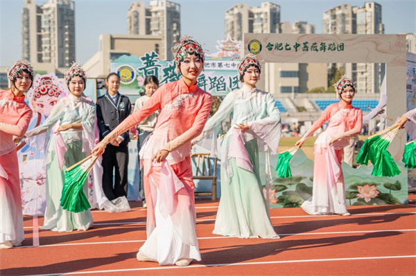 合肥七中蔷薇舞蹈社团荣获市级一等奖(图3) 合肥七中蔷薇舞蹈社团荣获市级一等奖(图3)