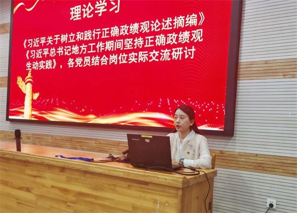 戴彭晴发言.jpg 戴彭晴发言.jpg