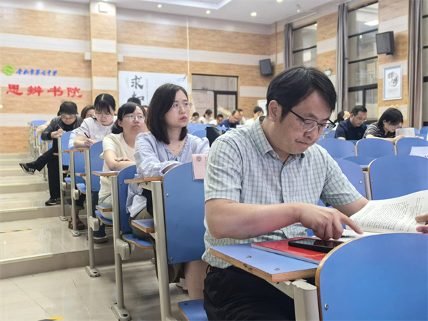 合肥七中第二党支部召开全体党员大会(图4) 合肥七中第二党支部召开全体党员大会(图4)