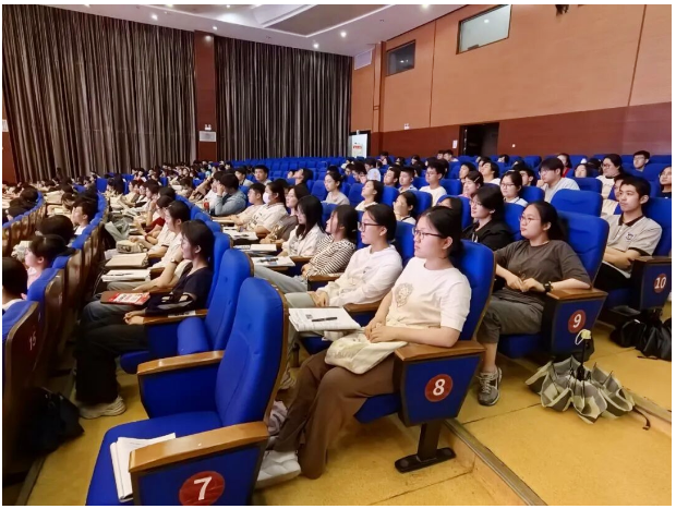 眼里有光,心里有底!九大学科专家讲座分享备考“秘籍”(图1) 眼里有光,心里有底!九大学科专家讲座分享备考“秘籍”(图1)