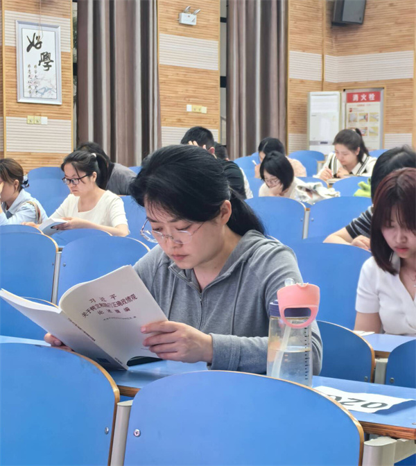 合肥七中第二党支部召开全体党员大会(图1) 合肥七中第二党支部召开全体党员大会(图1)
