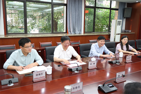 阜阳师范大学党委书记程曦一行莅临合肥七中调研交流(图4) 阜阳师范大学党委书记程曦一行莅临合肥七中调研交流(图4)