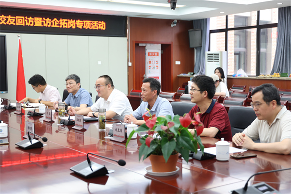 阜阳师范大学党委书记程曦一行莅临合肥七中调研交流(图3) 阜阳师范大学党委书记程曦一行莅临合肥七中调研交流(图3)
