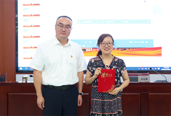 唐丽霞获奖.jpg 唐丽霞获奖.jpg